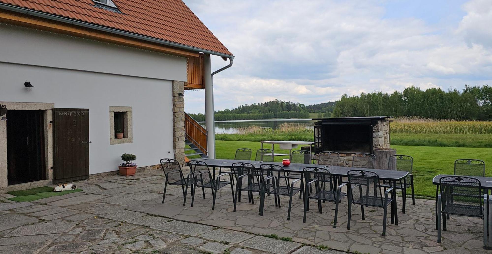 U Rybnika Smrcna Otel Nová Bystřice Dış mekan fotoğraf