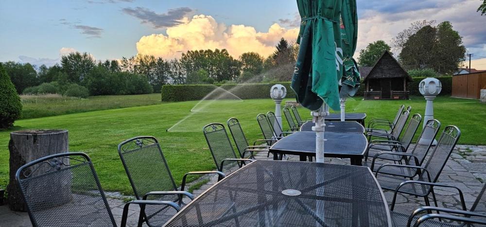 U Rybnika Smrcna Otel Nová Bystřice Dış mekan fotoğraf